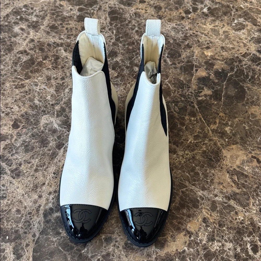 Chanel 24b short boots Chelsea white black patent cap toe logo booties sz 40.5